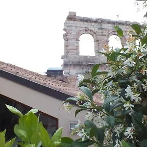 https://la-terrazza-sullarena.hotelinveneto.com